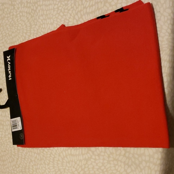 Hurley Red Beanie Hat and Scarf Set - NWT - Picture 3 of 7